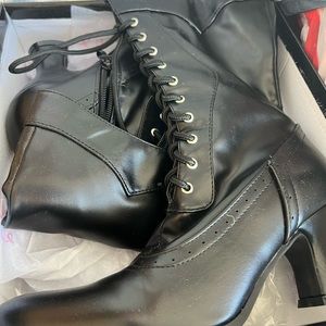 Womens Victorian or witch costume boot 6